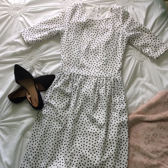 Dresses & Skirts - Polka dotted dress with pockets!